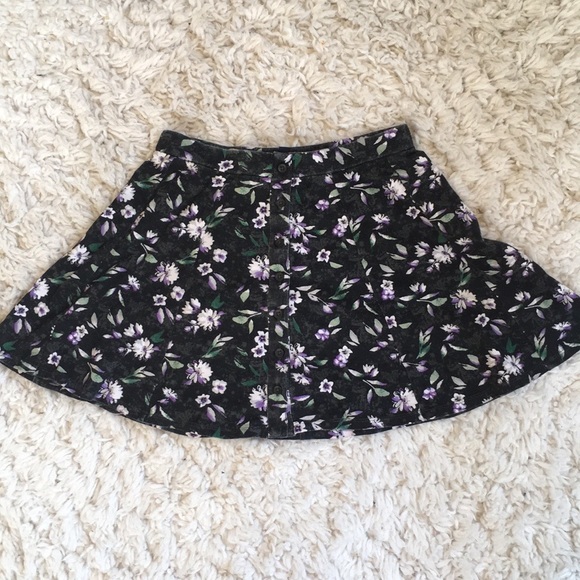 American Eagle Floral Skirt - Picture 2 of 6
